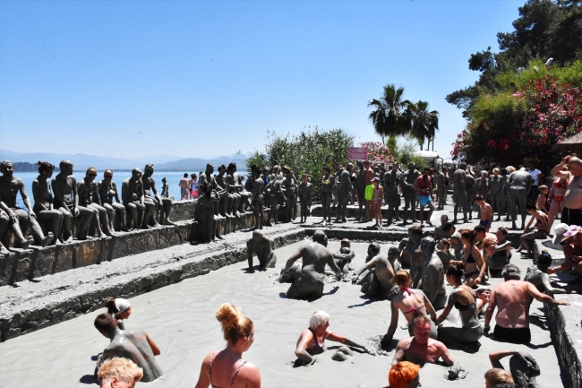 Mineral zenginliğiyle öne çıkan Sultaniye Kaplıcaları'na yoğun ilgi