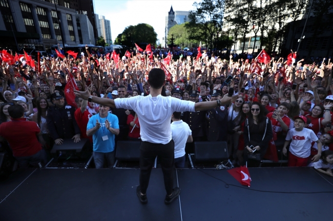 New York'ta bu yaz her yer kırmızı beyaza büründü