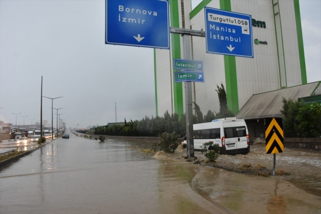 İzmir-Ankara yolu ulaşıma açıldı