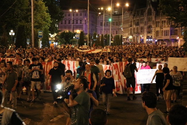 Tiflis'te protestolar devam ediyor