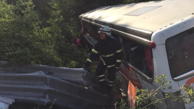 Otoyolda zincirleme trafik kazası: 1 ölü, 5 yaralı