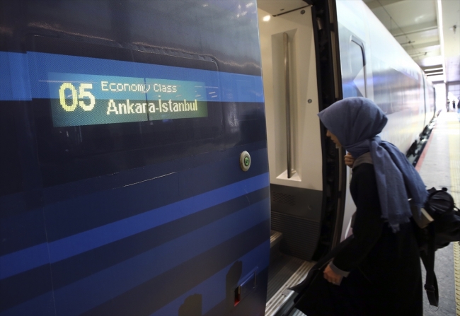 15 Temmuz treni ilk seferi için yola çıktı