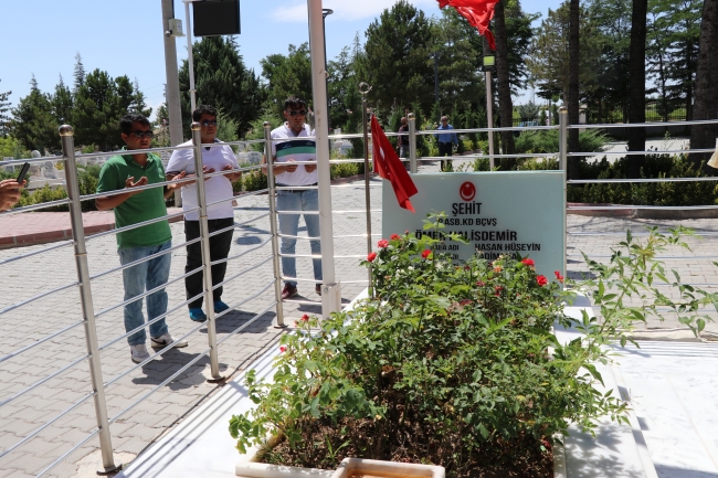 Şehit Halisdemir'in kabrinde ziyaretçi yoğunluğu