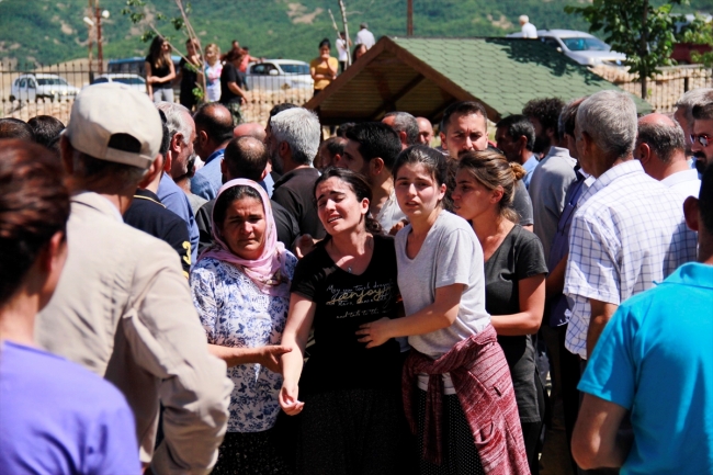 PKK'nın tuzakladığı patlayıcıyla hayatını kaybeden kardeşler son yolculuğuna uğurlandı