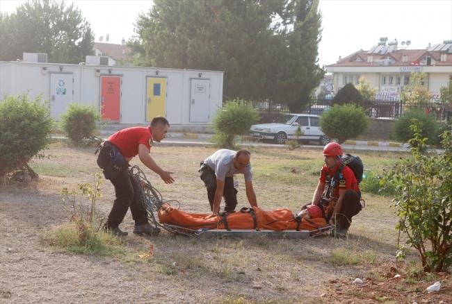 Ayak bileği kırılan ABD'li kadın turist helikopterle kurtarıldı