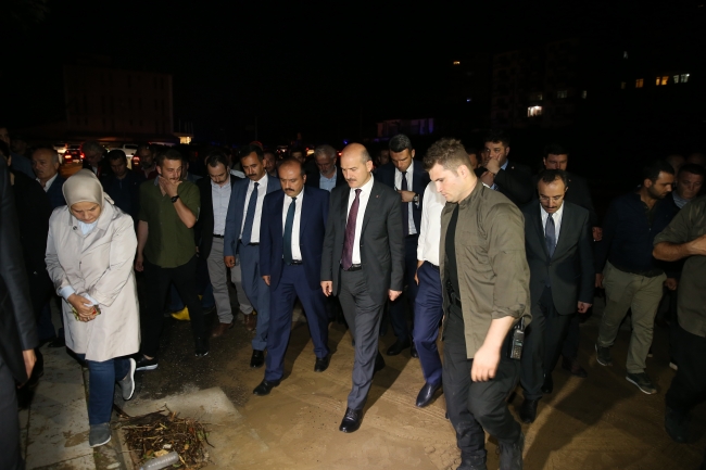 Bakan Soylu Düzce'de selden etkilenen bölgeleri inceledi