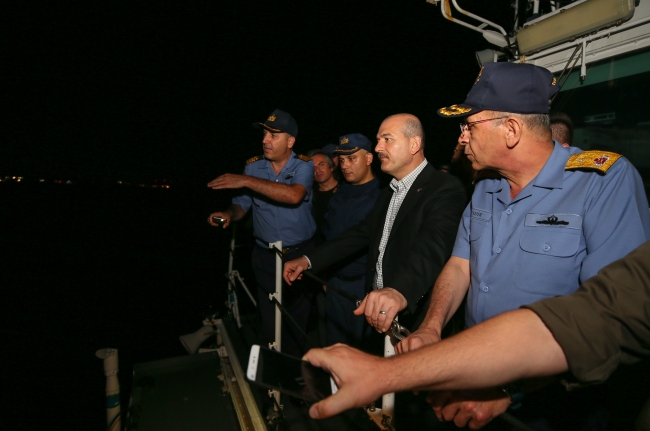 İçişleri Bakanı Soylu'dan Ege Denizi'nde gece seyri