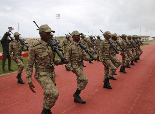 Somali’deki Türk askeri eğitim üssü 152 mezun verdi