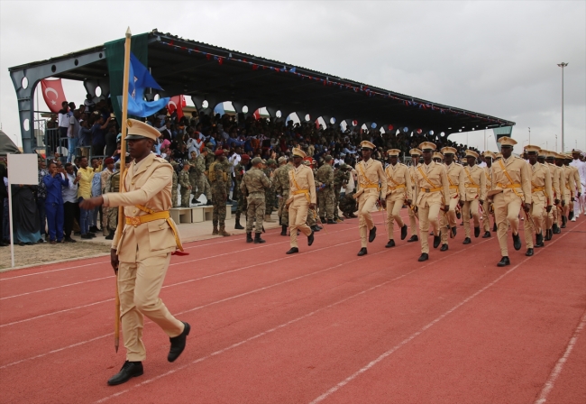 Somali’deki Türk askeri eğitim üssü 152 mezun verdi