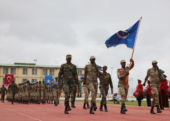 Somali’deki Türk askeri eğitim üssü 152 mezun verdi