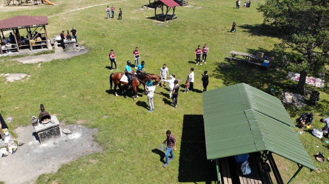 Abant'ta güven ve huzuru atlı ve motorlu timler sağlıyor