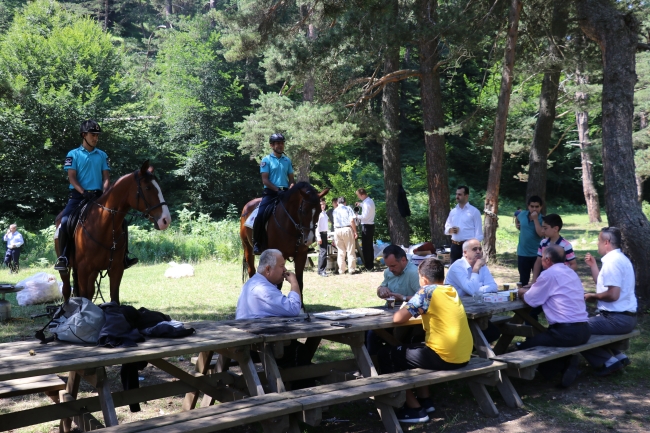 Abant'ta güven ve huzuru atlı ve motorlu timler sağlıyor