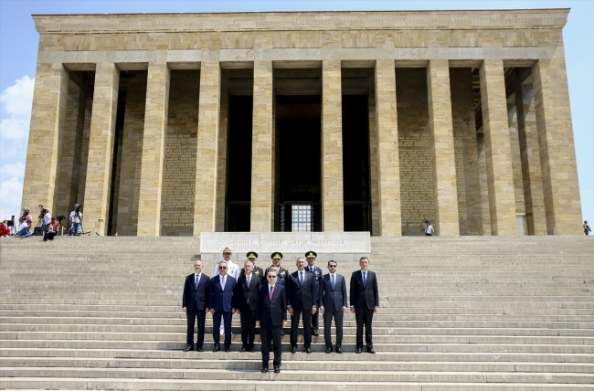 YAŞ üyeleri Anıtkabir'i ziyaret etti