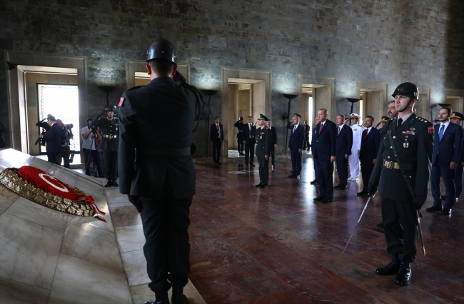 YAŞ üyeleri Anıtkabir'i ziyaret etti