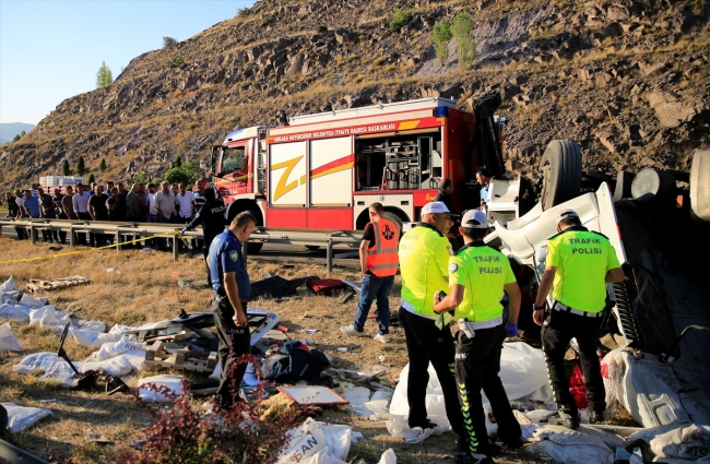 Ankara'da kontrolden çıkan tır devrildi: 1 ölü