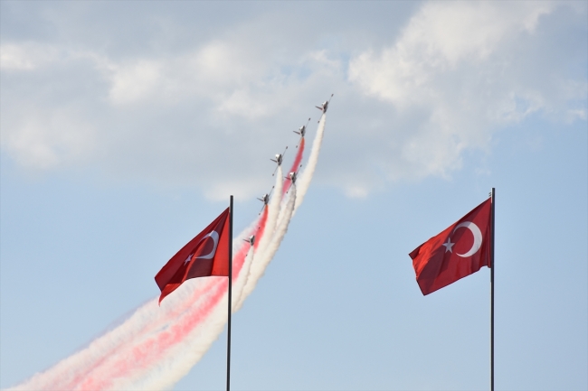 Türk Yıldızları "Büyük Taarruz" için uçtu