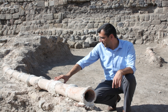 Tarihi Erzurum Kalesi'nde 8 asırlık su isale hattı bulundu