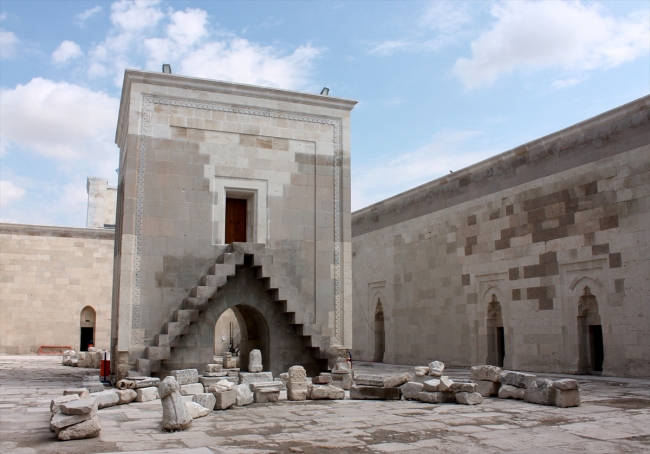 Selçuklu eseri Sultanhanı Kervansarayı açılış için gün sayıyor