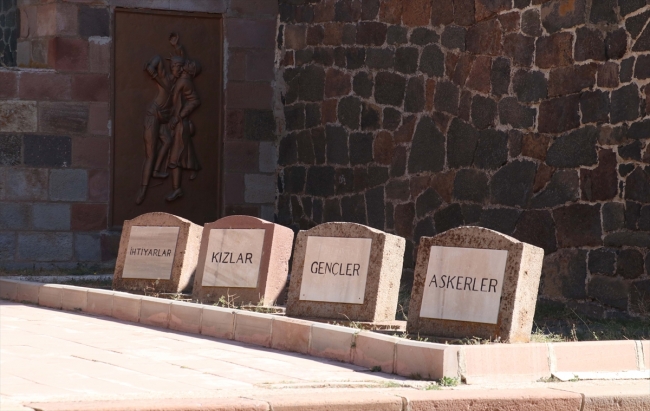 Vatan savunmasını görmek için Nene Hatun'a akın ettiler