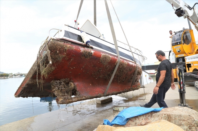 Kastamonu'da şiddetli rüzgar balıkçı teknelerini batırdı