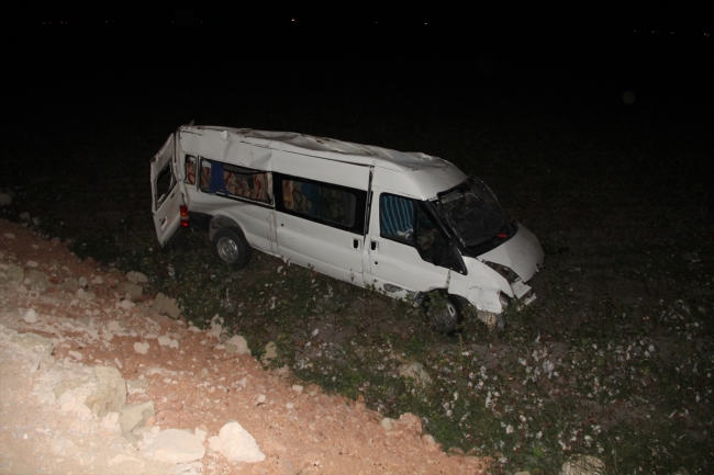 Hatay'da minibüs devrildi: 10 yaralı