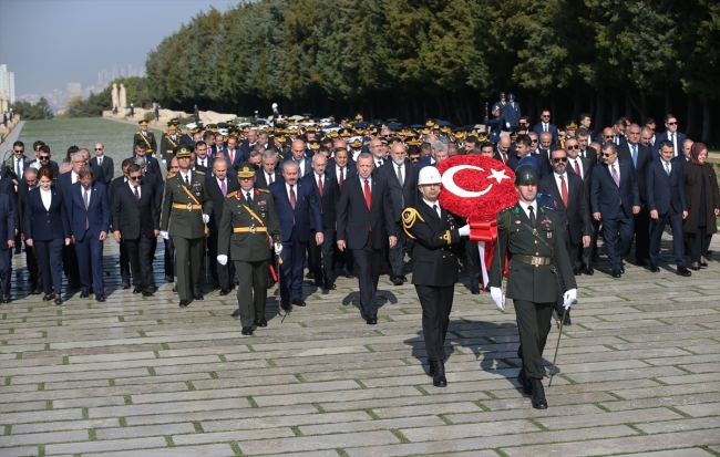 Cumhurbaşkanı Erdoğan Anıtkabir özel defterini imzaladı