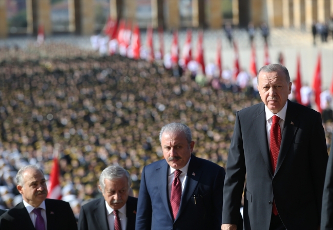 Cumhurbaşkanı Erdoğan Anıtkabir özel defterini imzaladı