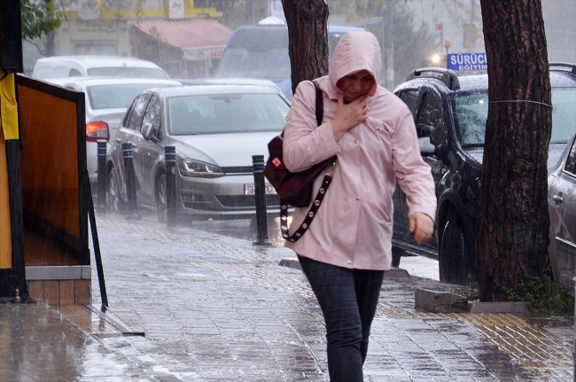 İstanbul'da beklenen yağmur başladı