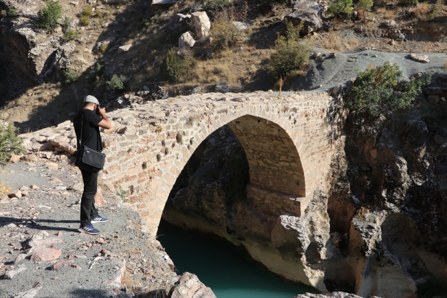 Karaman Beyliği'nin Göksu'daki emaneti: Salavat ve Cırlavık köprüleri