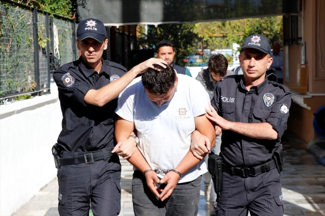 Maket trafik aracının tepe lambası ve aküsünü çaldılar