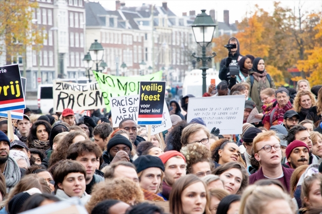 Hollanda'da ırkçılık karşıtları protesto gösterileri düzenledi