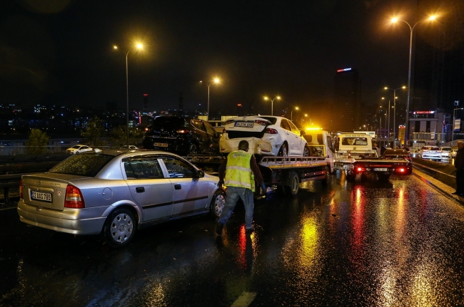 İstanbul'da 11 aracın karıştığı zincirleme trafik kazası: 2 yaralı