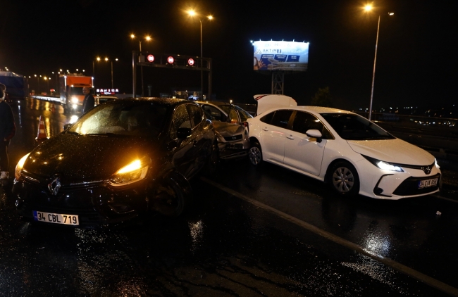 İstanbul'da 11 aracın karıştığı zincirleme trafik kazası: 2 yaralı