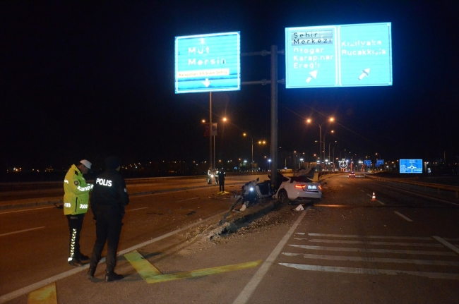 Karaman'da hurdaya dönen aracın sürücüsü ağır yaralandı