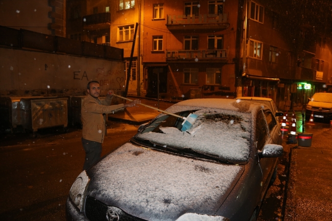 Erzurum ve Kars'ta kar yağışı kentleri beyaza bürüdü