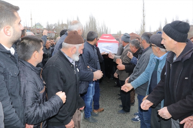 Yıldırım düşmesi sonucu şehit olan Duymaz son yolculuğuna uğurlandı