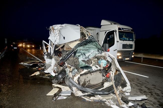 Bursaspor taraftarlarını taşıyan minibüs kaza yaptı: 17 yaralı