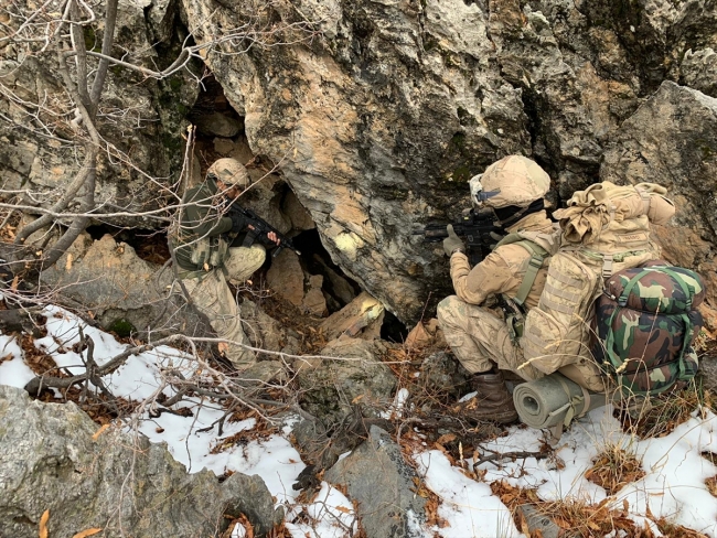 PKK'lı teröristlerin kullandığı 9 barınak ve sığınak imha edildi