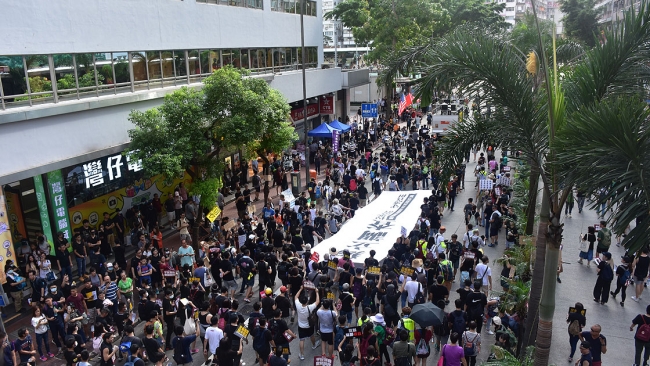 Hong Kong'da halk Çin'e iade yasasını protesto için tekrar sokaklarda