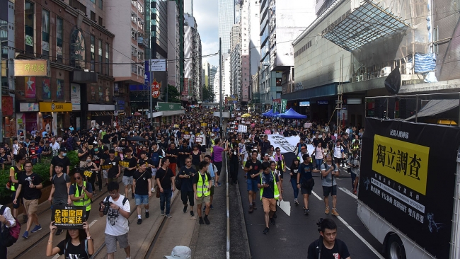 Hong Kong'da halk Çin'e iade yasasını protesto için tekrar sokaklarda