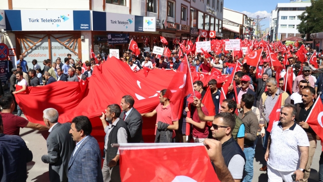 Binlerce vatandaş, teröre karşı tek ses, tek yürek oldu