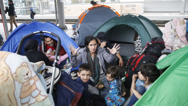 On binlerce göçmen Yunanistan’da sıkışıp kaldı