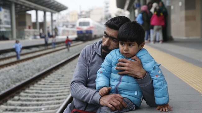 On binlerce göçmen Yunanistan’da sıkışıp kaldı