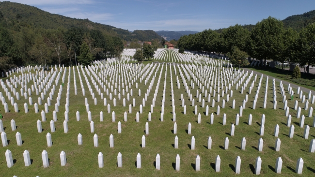 Aradan geçen yıllara rağmen hala soykırım kurbanlarına ait kalıntılar bulunmaya devam ediyor. Fotoğraf: Reuters