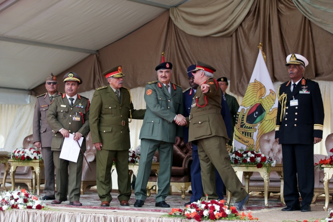 Hafter, BM gözetimindeki müzakereler ilerlerken, savaş suçlarına karışmış milislerini ortadan kaldırarak suçlamalardan kurtulmaya çalışıyor. Fotoğraf: Reuters