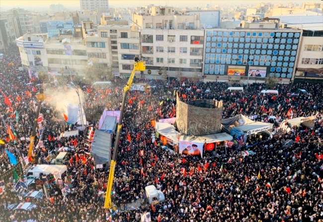 İranlı general Süleymani için Tahran'da cenaze töreni düzenlendi