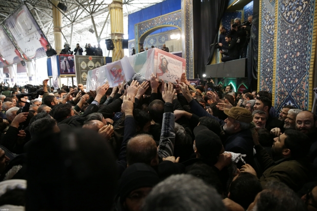 İranlı general Süleymani için Tahran'da cenaze töreni düzenlendi