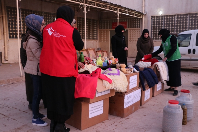 Afrinli kadınlardan Elazığ'daki deprem bölgesine yardım