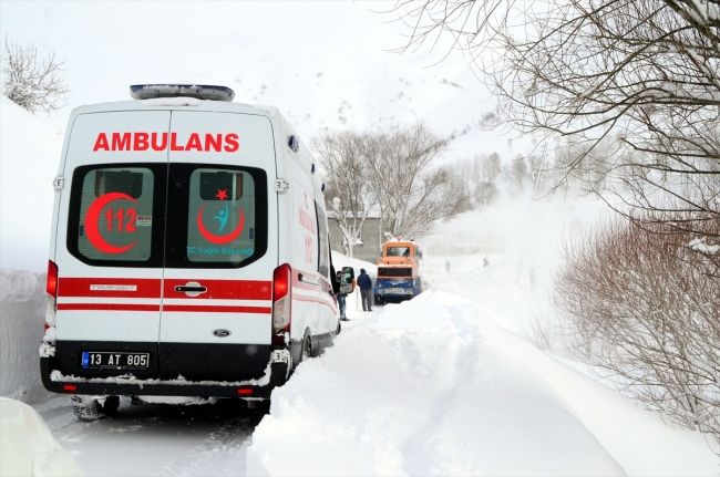 Bitlis'te kalp hastası kadın 4 saatte hastaneye ulaştırıldı