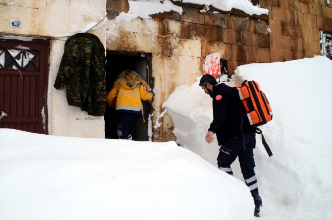 Bitlis'te kalp hastası kadın 4 saatte hastaneye ulaştırıldı